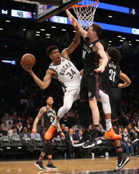 Τα highlights του Αντετοκούνμπο από την 30αρα στο Μπρούκλιν