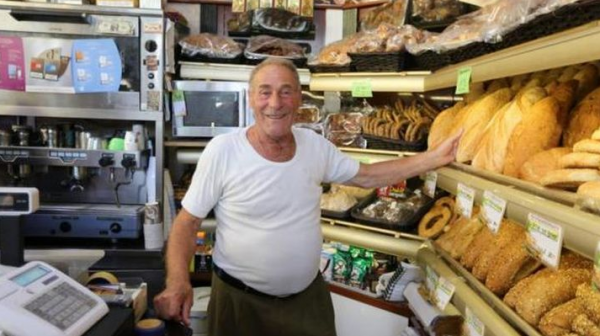 Πέθανε ο φούρναρης της Κω που μοίραζε ψωμί στους πρόσφυγες