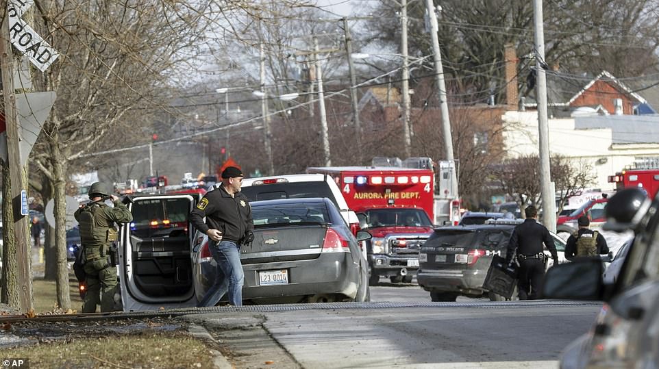 Επίθεση στο Ιλινόις : Σκότωσε πέντε άτομα λίγο μετά την απόλυσή του