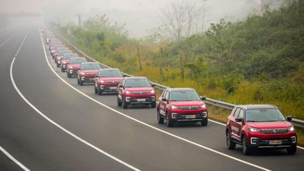 Κίνα: Η μεγαλύτερη… παρέλαση αυτόνομων αυτοκινήτων – Διεκδικεί ρεκόρ Γκίνες