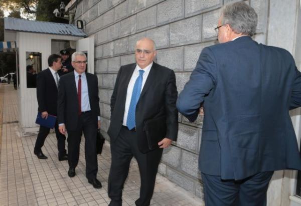 Banks, government seek compromise on foreclosures, NPLs