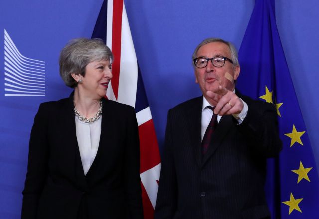 Γιούνκερ και Μέι δεν κατάφεραν να άρουν το αδιέξοδο στο Brexit