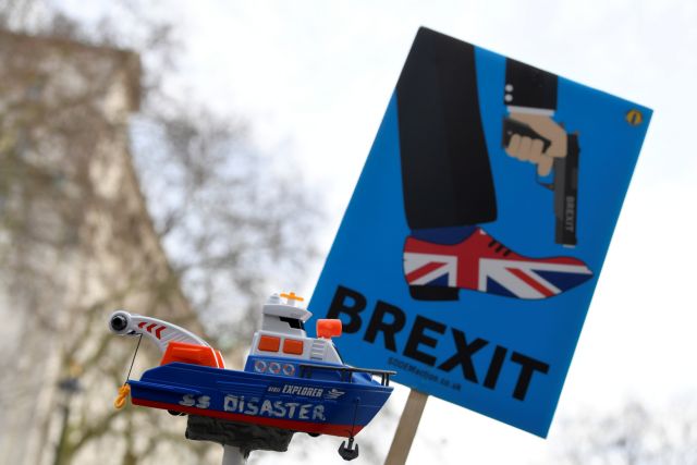 Guardian: Το Brexit μπορεί να αναβληθεί έως το 2021 – Παίζει με το ρολόι η Μέι