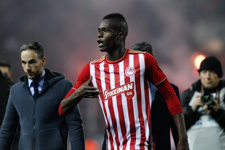 Καταγγελία Ολυμπιακού: «Έλεγαν μαϊμού τον Σισέ στην Τούμπα»