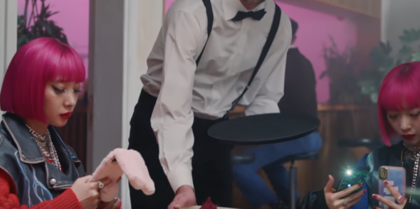 Η νέα διαφημιστική καμπάνια που απομυθοποιεί τους influencers