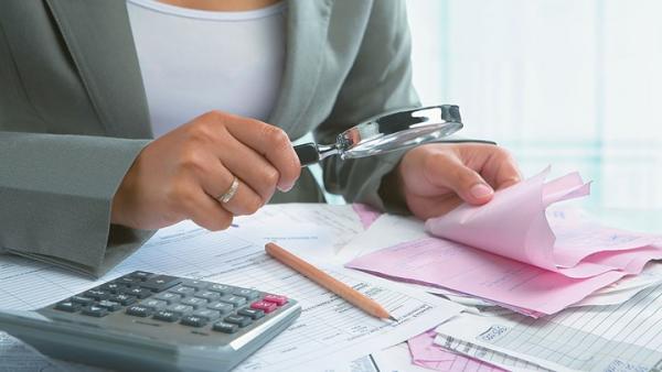 Οι μισοί οφειλέτες αδυνατούν να πληρώσουν έως 500 ευρώ