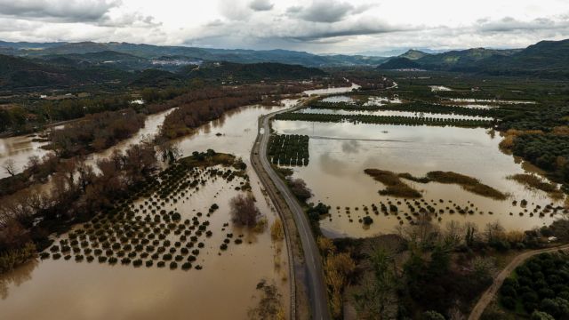 Ηλεία: Παραμένουν τα προβλήματα στο οδικό δίκτυο λόγω των βροχών