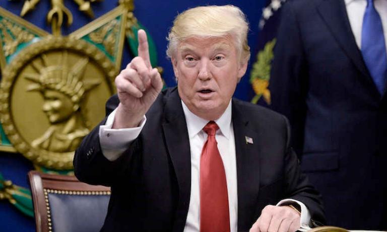 Ο Τραμπ υποχωρεί στον προϋπολογισμό αλλά θα κηρύξει κατάσταση έκτακτης ανάγκης για το μεταναστευτικό