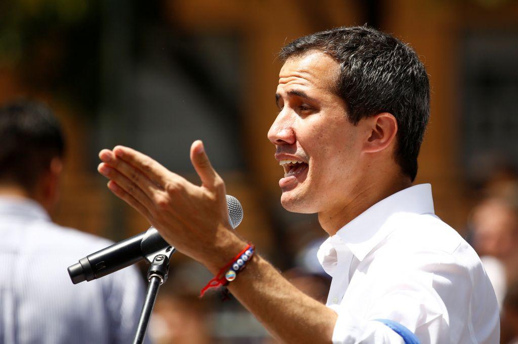 Ο Γκουαϊδό επικρίνει την κυβέρνηση Μαδούρο για την απέλαση ευρωβουλευτών