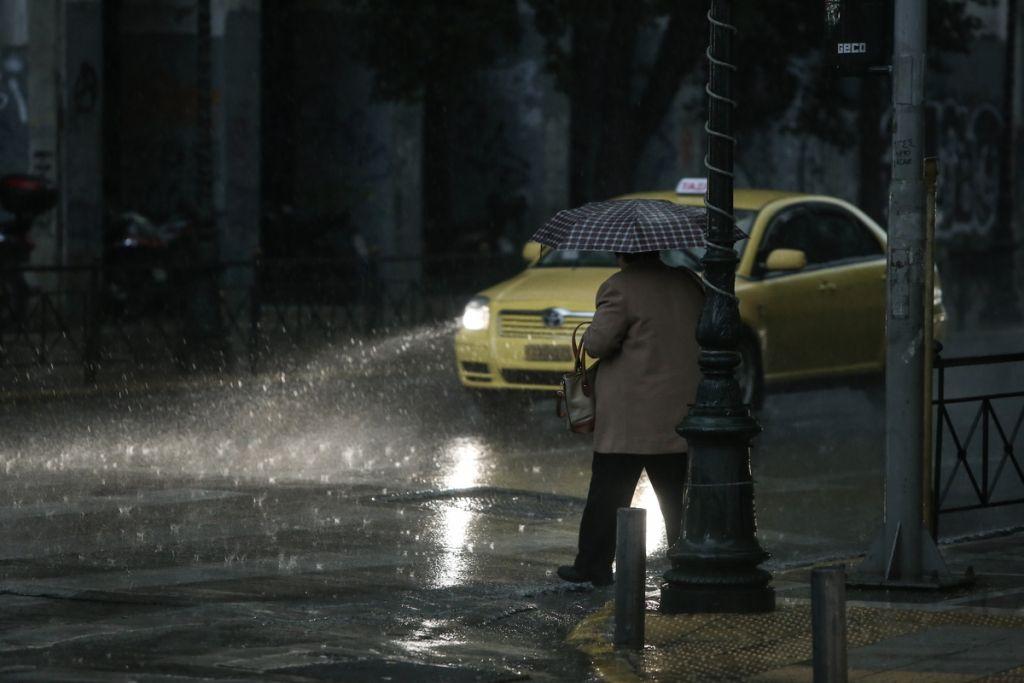 Σε «κλοιό» κακοκαιρίας η χώρα – Χιόνια, βροχές και καταιγίδες την Πέμπτη