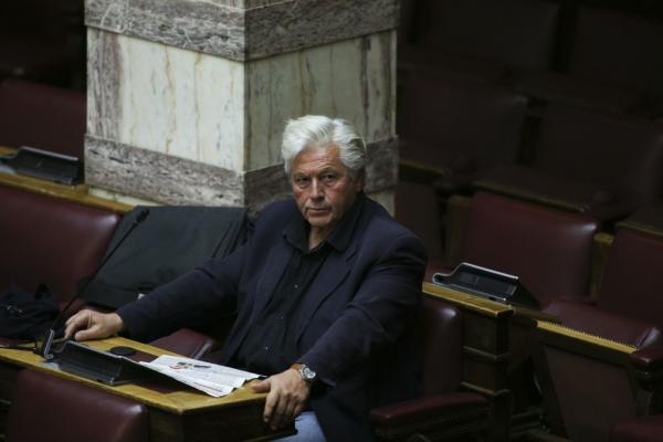 Παραιτήθηκε ο Θανάσης Παπαχριστόπουλος από βουλευτής – Στον Τέρενς Κουίκ η έδρα