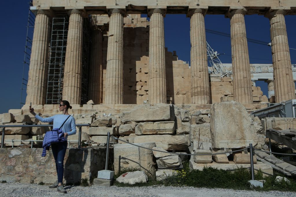 Τουρίστες στην Ακρόπολη