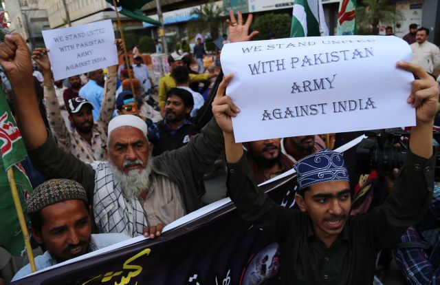 Παιχνίδια πολέμου ανάμεσα σε Ινδία και Πακιστάν με αιχμή το Κασμίρ