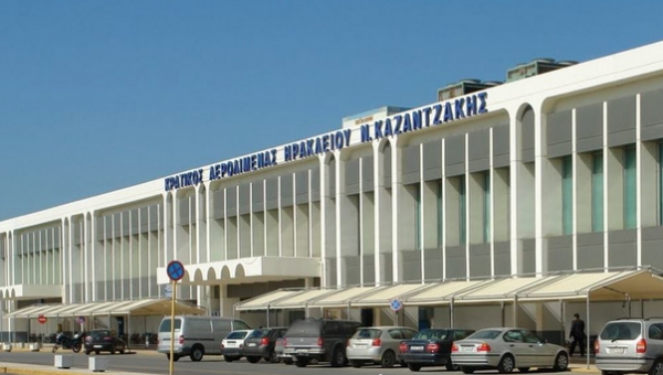 Αερολιμένας Ηρακλείου: Σύλληψη επτά ατόμων που επιχείρησαν να ταξιδέψουν με πλαστά έγγραφα