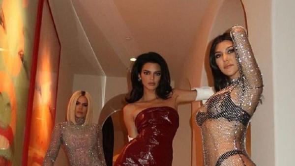 Kardashians: Νέα καυτή φωτογράφιση από τις αδελφές – «φωτιά»