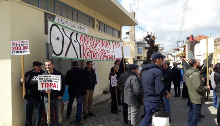 Με διαμαρτυρίες η υποδοχή του Σπίρτζη στο Καστέλι
