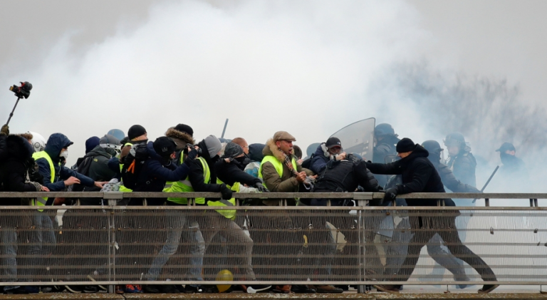 Κίτρινα Γιλέκα: Ποινή φυλάκισης ενός έτους σε συλληφθέντα διαδηλωτή, πρώην πρωταθλητή πυγμαχίας