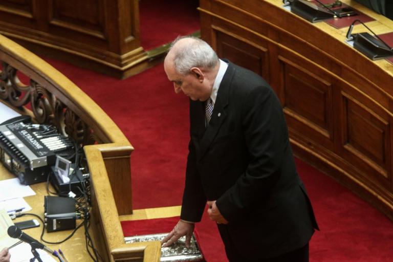 Τέρενς Κουίκ : Οι μεταλλάξεις του… ταξιδιάρη υπουργού