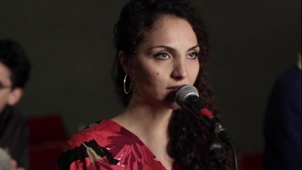 Η Andria Antoniou μιλά για την εμφάνισή της στο Γυάλινο Θέατρο Upstage