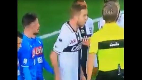 Η… άσεμνη χειρονομία του Μέρτενς σε παίκτη της Πάρμα