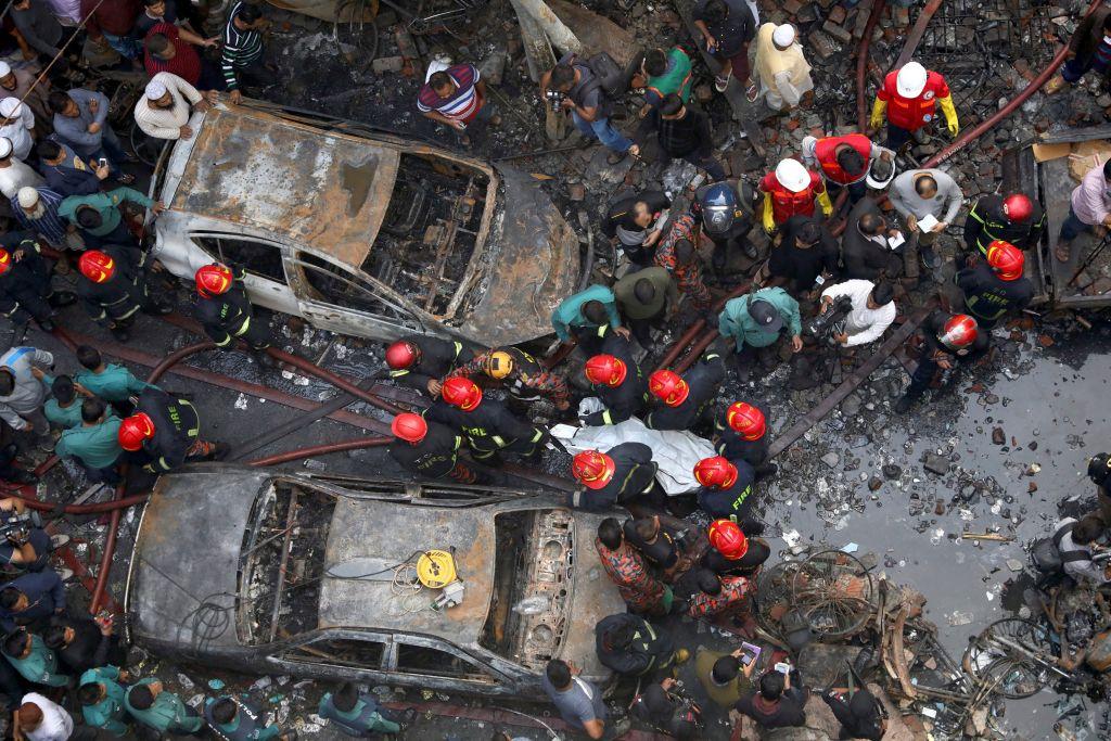 Μπανγκλαντές: 70 νεκροί από πυρκαγιά σε πολυκατοικία