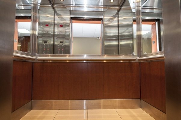 Γιατί οι ανελκυστήρες έχουν καθρέπτες;