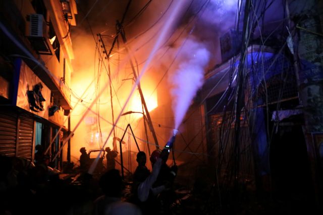 Κόλαση στο Μπανγκλαντές : Τουλάχιστον 56 οι νεκροί από την πυρκαγιά στην πολυκατοικία