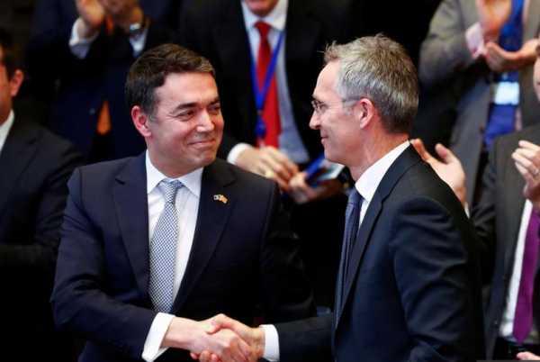 ΠΓΔΜ: Ζάεφ και Ιβάνοφ χαιρετίζουν την υπογραφή του πρωτοκόλλου προσχώρησης στο ΝΑΤΟ