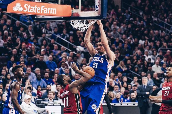 ΝΒΑ: Οριακά οι Σίξερς τους Χιτ, εύκολα για Μπλέιζερς και Καβαλίερς