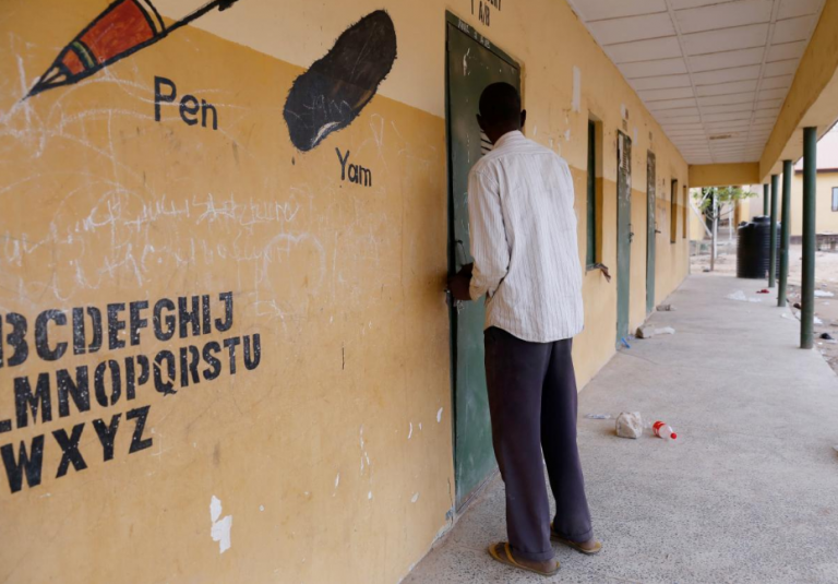 Νιγηρία: Έκκληση για ηρεμία απευθύνουν οι βασικοί υποψήφιοι μετά την αναβολή των εκλογών