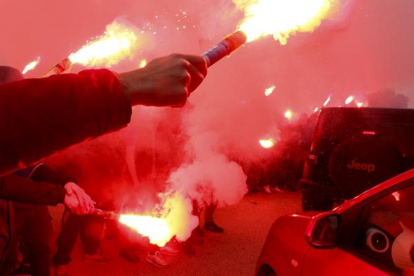 «Τρέλα» από τον κόσμο του Ολυμπιακού και σύνθημα νίκης ενόψει ΠΑΟΚ