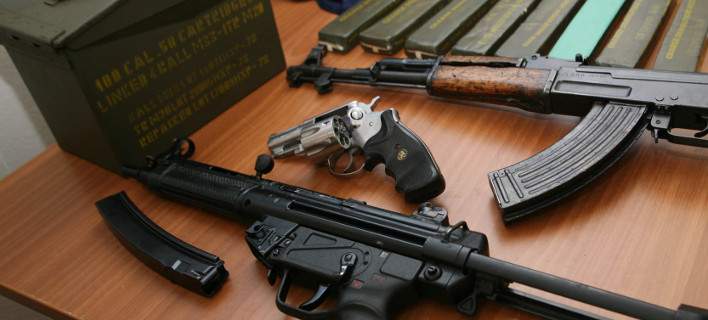 Χιλιάδες όπλα και χειροβομβίδες βρίσκονται στα χέρια αλβανών πολιτών