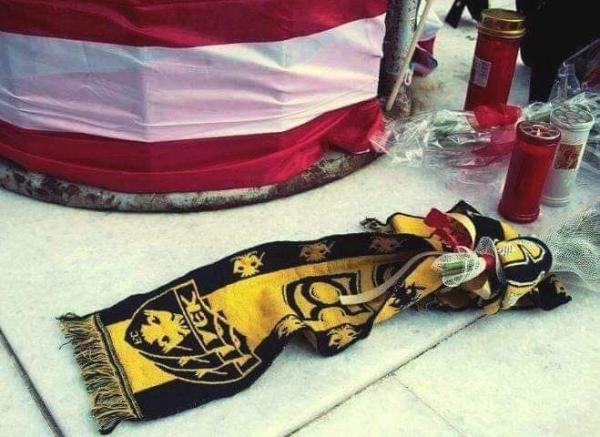 Original για την τραγωδία της Θύρας 7: «Τα δάκρυα δεν έχουν χρώμα…»