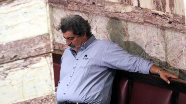 Νέα επίθεση από την «Εφημερίδα των Συντακτών» στον Πολάκη – «Επρεπε να έχει πάει σπίτι του»