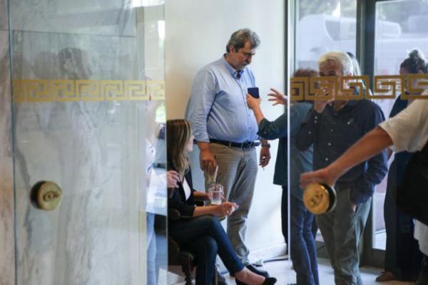 Editorial To Vima: On mores and demeanour