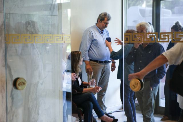 Editorial To Vima: On mores and demeanour