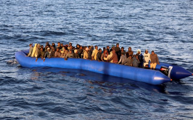 «Σε κίνδυνο» πλοιάριο με 150 μετανάστες ανοιχτά της Λιβύης