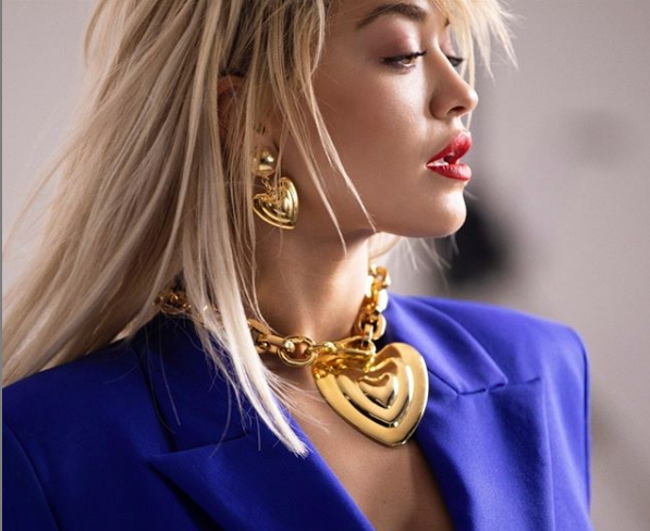 Η Ρίτα Όρα γίνεται το νέο πρόσωπο του οίκου Escada