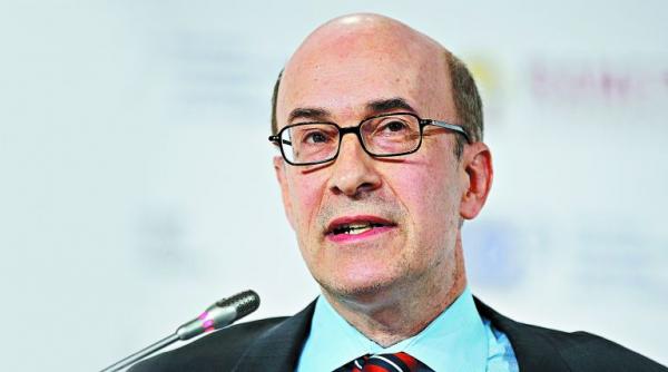 Ρογκόφ: «Η Ελλάδα πρέπει να ανοικοδομήσει τη μεσαία τάξη»