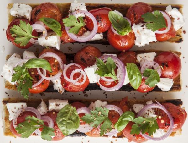 Μπαγκέτα με φέτα και τοματίνια