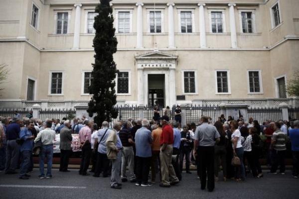 Σκάει η βόμβα των αναδρομικών στο Δημοσιο – Έως 5 δισ. ευρώ η δημοσιονομική επιβάρυνση