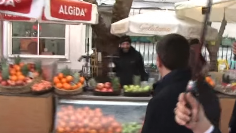 Ο διάλογος του Τσίπρα με τούρκους μικροπωλητές