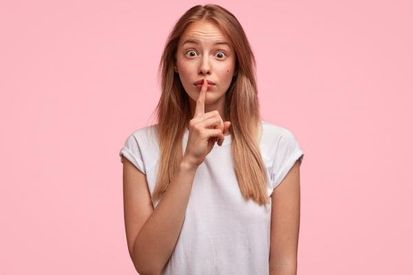 Τα μυστικά που μας προκαλούν ντροπή, κάνουν κακό στην ψυχική υγεία