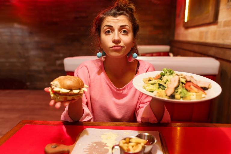 Οι αρνητικές συνέπειες του junk food στους εφήβους