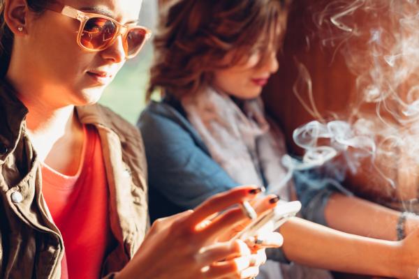 Το κάπνισμα στην εφηβεία και πώς θα το αποτρέψετε
