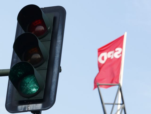 Spiegel : Η κοινωνική πολιτική του SPD φρενάρει την πτώση του