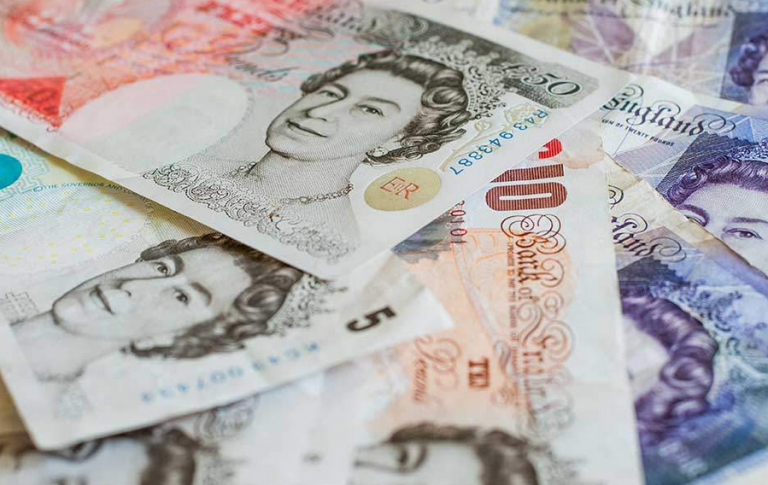 Βρετανία: Σταθεροποίηση της στερλίνας ύστερα από δημοσίευμα για καθυστέρηση του Brexit