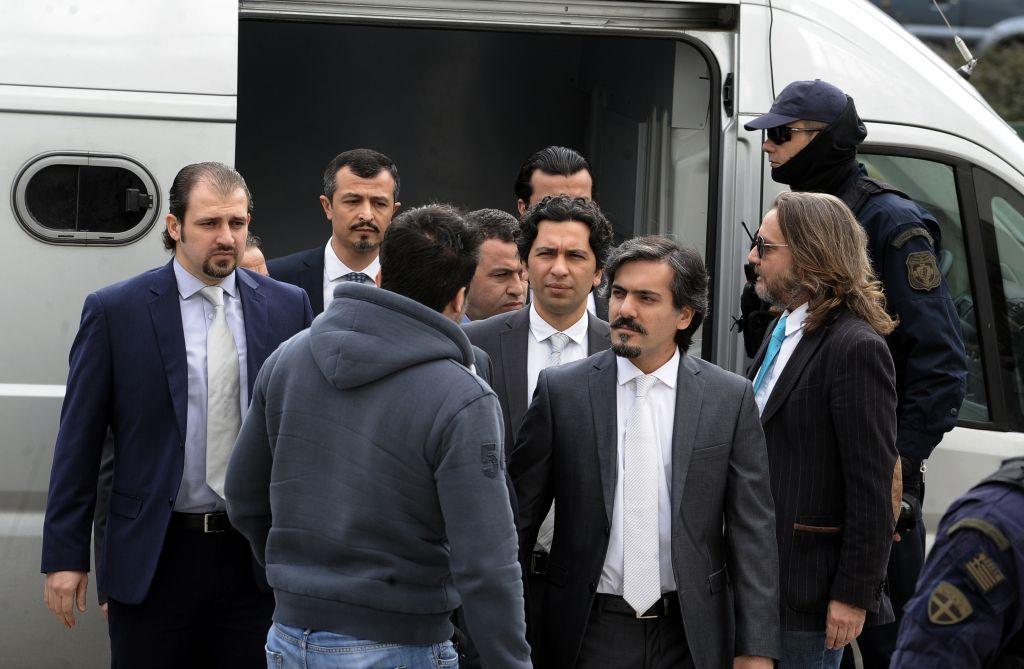 Συναγερμός στην Ελλάδα μετά την επικήρυξη των οκτώ τούρκων