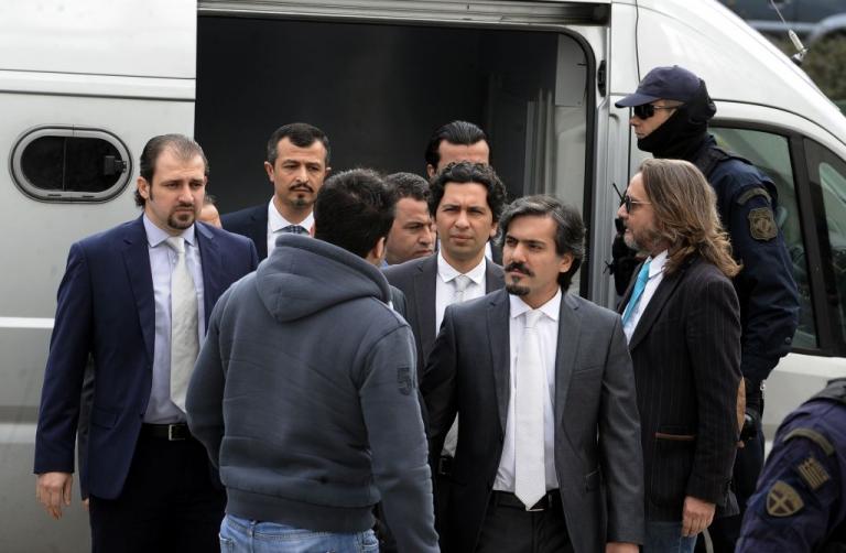 Συναγερμός στην Ελλάδα μετά την επικήρυξη των οκτώ τούρκων