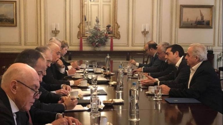 Γιατί πανηγυρίζουν και οι δύο για «κόκκινα δάνεια» και α’ κατοικία